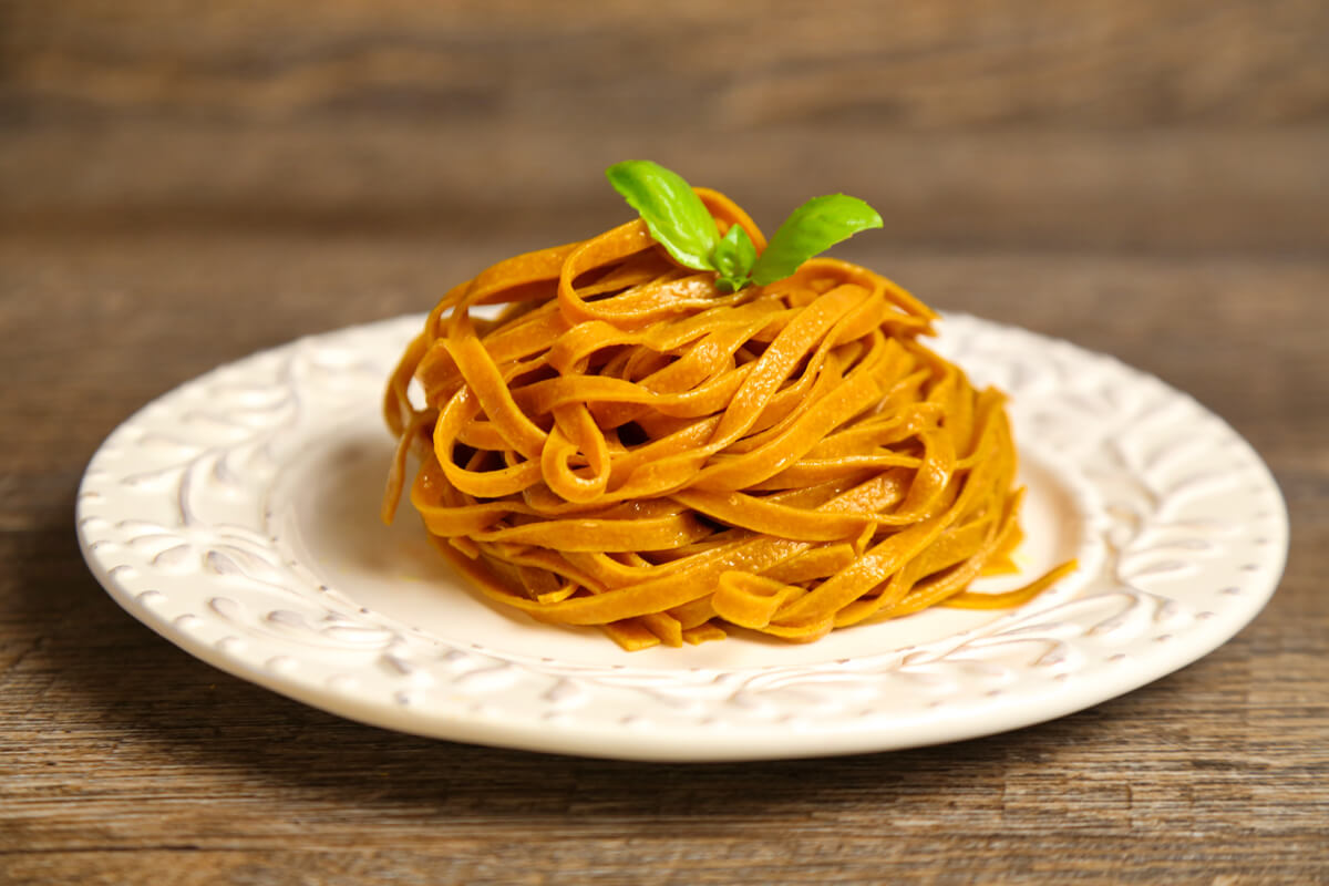 Turmeric contains bio-active compounds with powerful properties that support critical body functions. Give your next meal a boost by choosing wholesome superfood pasta that has no change in flavor and pairs perfectly with any Trulli sauce. Our Turmeric Superfood Linguine is loaded with curcuminoids for powerful anti-inflammatory and antioxidant properties, besides other health benefits.<br /><br />Tip: sprinkle freshly-cracked black pepper on your next dish of turmeric pasta to significantly increase curcuminoid effectiveness! According to a study conducted published in the Journal of the American Association of Pharmaceutical Scientists on Therapeutic Roles of Curcumin: Lessons Learned from Clinical Trials, 
