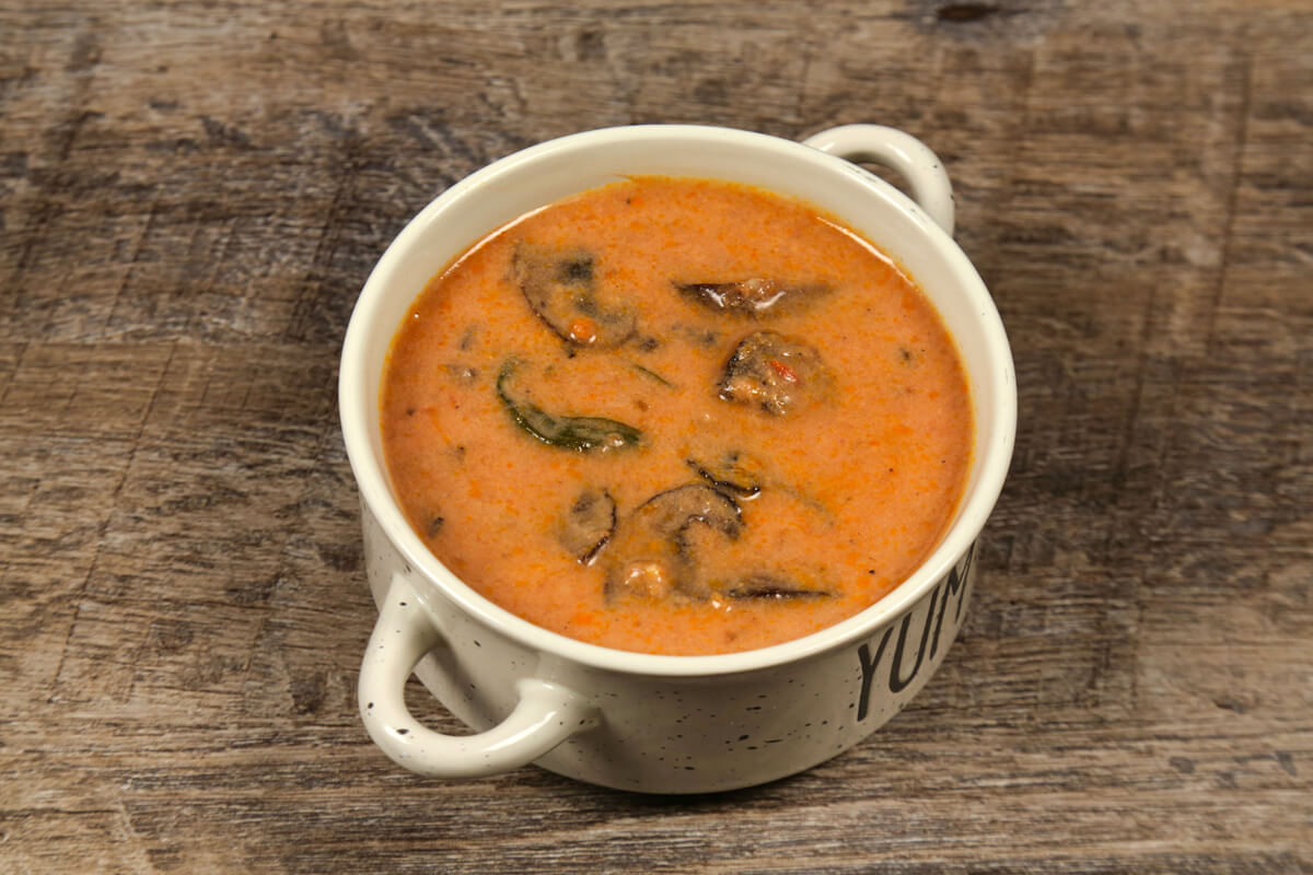 A Blend of our 100% beef bolognese sauce and bechamel sauce, tossed with sauteed Cremini Mushrooms creates a unique and irresistible flavor.